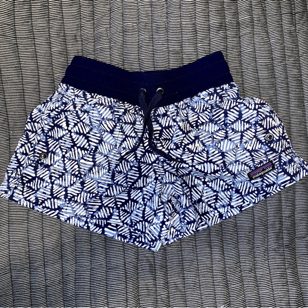 NWOT Patagonia board shorts, XS